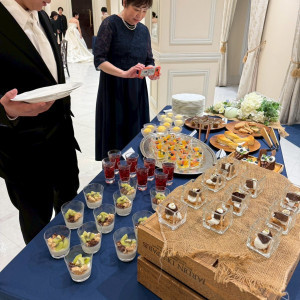 ビュッフェ中に様々なゲストと話ができて楽しかったです|777527さんのアーフェリーク迎賓館（熊本）/テイクアンドギヴ・ニーズウェディングの写真(2572959)