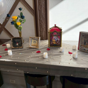 左右にも台があり、様々な物を飾れます|777527さんのアーフェリーク迎賓館（熊本）/テイクアンドギヴ・ニーズウェディングの写真(2572219)