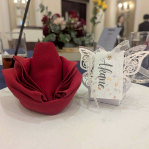 バラのナプキンなど、多種多様なコーディネートが叶います|777527さんのアーフェリーク迎賓館（熊本）/テイクアンドギヴ・ニーズウェディングの写真(2572908)