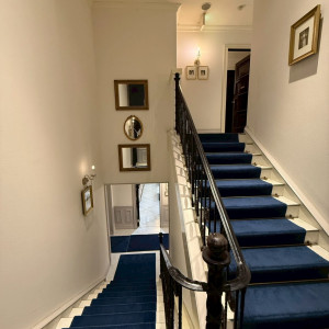 階段も外国のようで素敵でした|777527さんのアーフェリーク迎賓館（熊本）/テイクアンドギヴ・ニーズウェディングの写真(2572221)