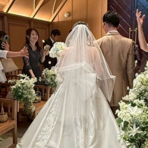 リボン＆フラワーシャワーをしていただきました|777527さんのアーフェリーク迎賓館（熊本）/テイクアンドギヴ・ニーズウェディングの写真(2572966)