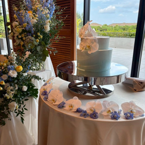 全体の色を合わせてブルーのケーキでお願いしました|777537さんのハレクラニ沖縄の写真(2572184)