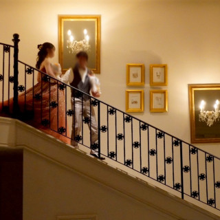 階段からのお色直し入場