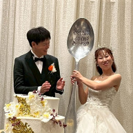 美味しいケーキと特大スプーン