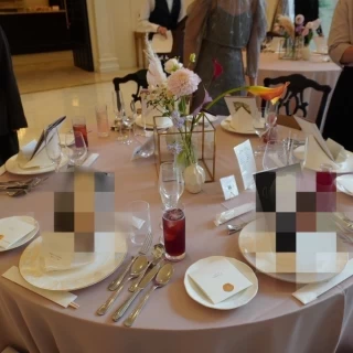 披露宴会場のテーブルコーディネート