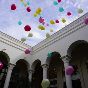 バルーン演出は皆が驚き喜んでいた|777569さんのアーヴェリール迎賓館(名古屋)/テイクアンドギヴ・ニーズウェディングの写真(2571332)