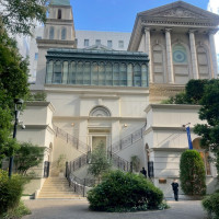 お城のような外観