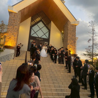 フラワーシャワーです。
長い階段でドレスが綺麗に見えました。