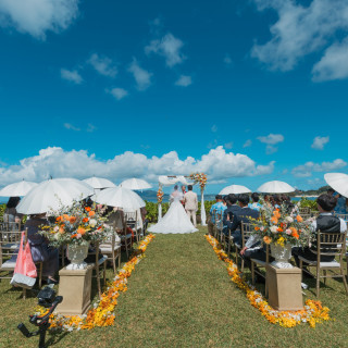 10月でも暑い日でしたが日傘を配っていました