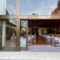 ガーデンから見る披露宴会場
再入場で使用