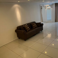 見学時
披露宴で高砂に置かれるソファです