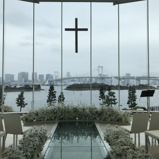 挙式から海が一望できます