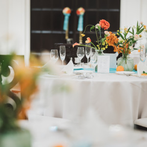 オレンジを机にのせたい！という要望を叶えてもらいました|777695さんの山手迎賓館/テイクアンドギヴ・ニーズウェディングの写真(2576202)