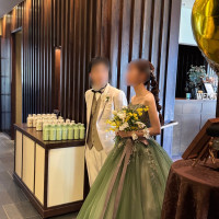 ゲストへのプチギフトとしてお茶を用意した。(写真左奥)