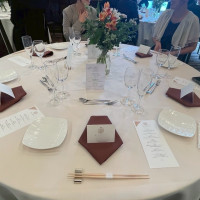 テーブルコーディネートは会場の内装や装花に合わせて決定。