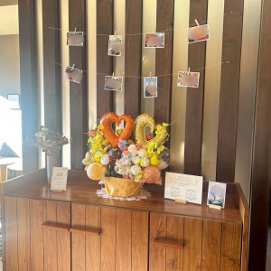 自分たちの思い出のアイテムや写真をロビーに展示した。|777725さんの川原町倶楽部 ラ・ルーナピエーナ 〈エルフラットグループ〉の写真(2594409)