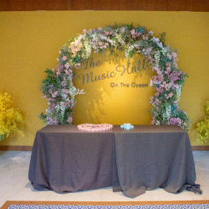 チャペル入口にサプライズリングボックス配置|777745さんのTHE LUIGANS Spa & Resort(ザ・ルイガンズ.スパ&リゾート)の写真(2576914)