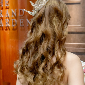披露宴会場入場時のヘアメイク|777745さんのTHE LUIGANS Spa & Resort(ザ・ルイガンズ.スパ&リゾート)の写真(2576916)