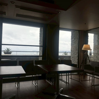 ロビーからも海が見えロビーから式が楽しみになりそうです。