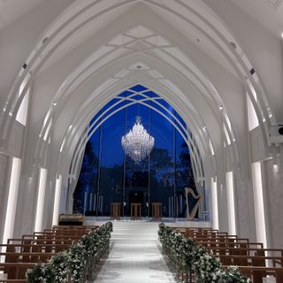 写真の通りの式場。昼はまた違う雰囲気