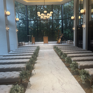 大きなガラスに囲われた、おしゃれなチャペルです！