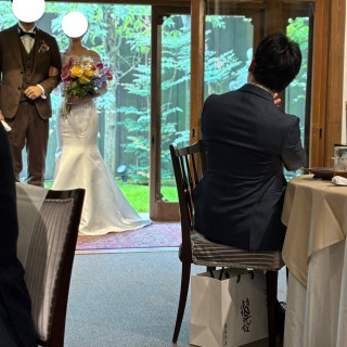 披露宴会場にてお色直しをされた後の入場