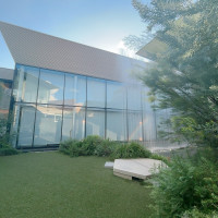 ブーケトスしたり、披露宴をここから登場もできます