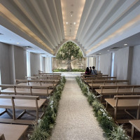 緑を基調としたとても可愛らしい式場でした。