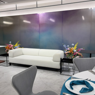 披露宴会場の新郎新婦席