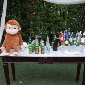 ウェルカムドリンクは好きなボトルを選んでもらいました|777944さんのアーククラブ迎賓館(福山)/テイクアンドギヴ・ニーズウェディングの写真(2573746)