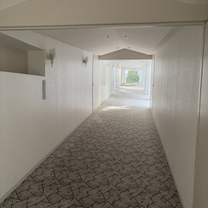 雨の日はこの通路を使いチャペルとホテルを行き来します。|778096さんのシェラトン都ホテル東京の写真(2576358)