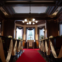 クラシカルなチャペル。窓からの光が綺麗でした。