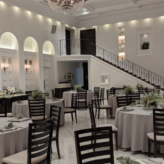 階段があり、そこから登場する演出ができる