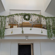 チャペルの入り口上