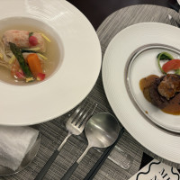 肉と魚料理どっちもシェアで食べさせてもらいました