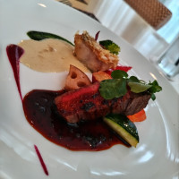 お魚料理とお肉料理。
お肉のソースはトリュフが使われてました