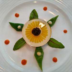 前菜です。パプリカでひまわりが作られています。|778194さんの北野異人館 旧クルペ邸の写真(2574654)