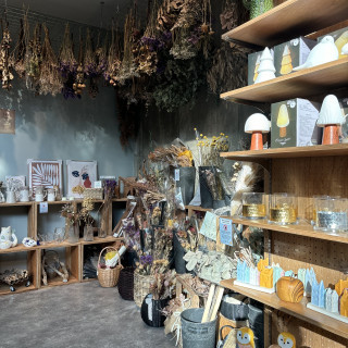 挙式の横の可愛い雑貨コーナー。当日両親へのプレゼント買った。