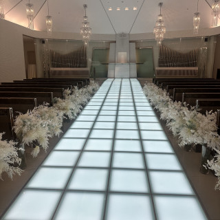 挙式会場
バージンロードが斜めでゲストのみなさま見やすそう