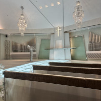 チャペル
水が流れており音もすてきです。