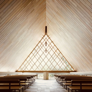 三角形のチャペル