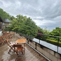 ロビーから外に出た場所、喫煙可能