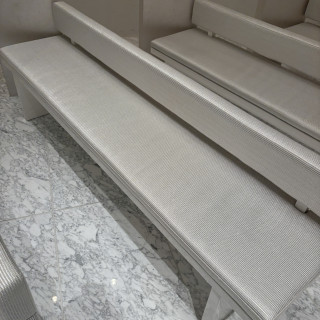 チャペルの参列者用の長椅子