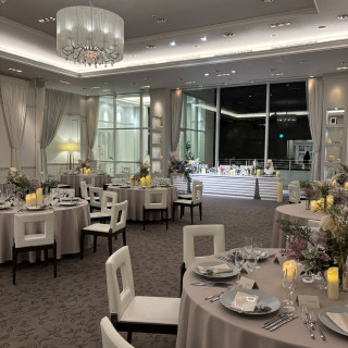 キャンドルスタイルにした披露宴会場