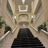 下から見た大階段