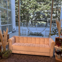 披露宴会場の新郎新婦席（ソフィスタイル）