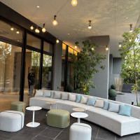 一つ目の披露宴会場のテラスソファ