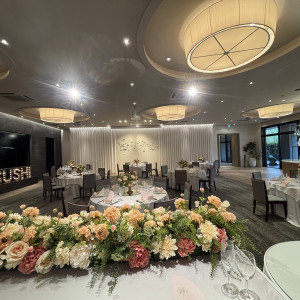 一つ目の披露宴会場の新郎新婦席からゲスト席を見たときの様子|778347さんのセントジェームスクラブ迎賓館仙台の写真(2575090)