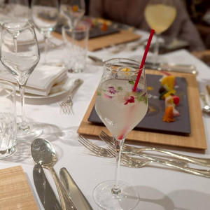 ウェルカムドリンクを持ってテーブルまで|778375さんの東郷神社・ルアール東郷の写真(2575190)