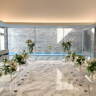 自然光が入りとてもチャペル内は明るい。